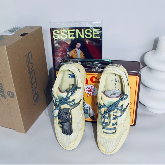 CACTUS JACK ‘Travis Scott’ Nike Air Max 1 ‘Saturn Gold’ - Picture 2 of 6